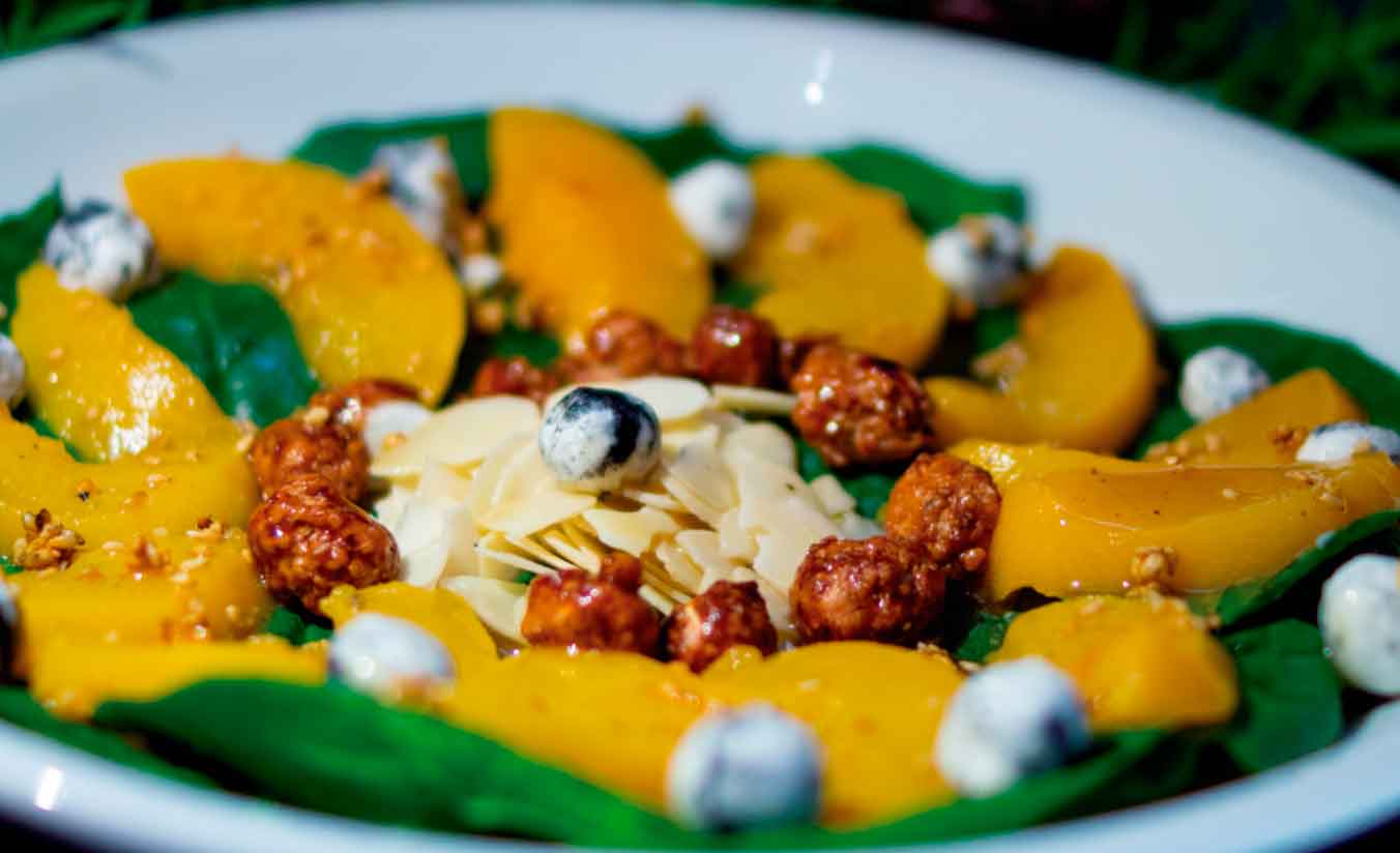 PEACH-AND-BERRIES-ENSALADAS